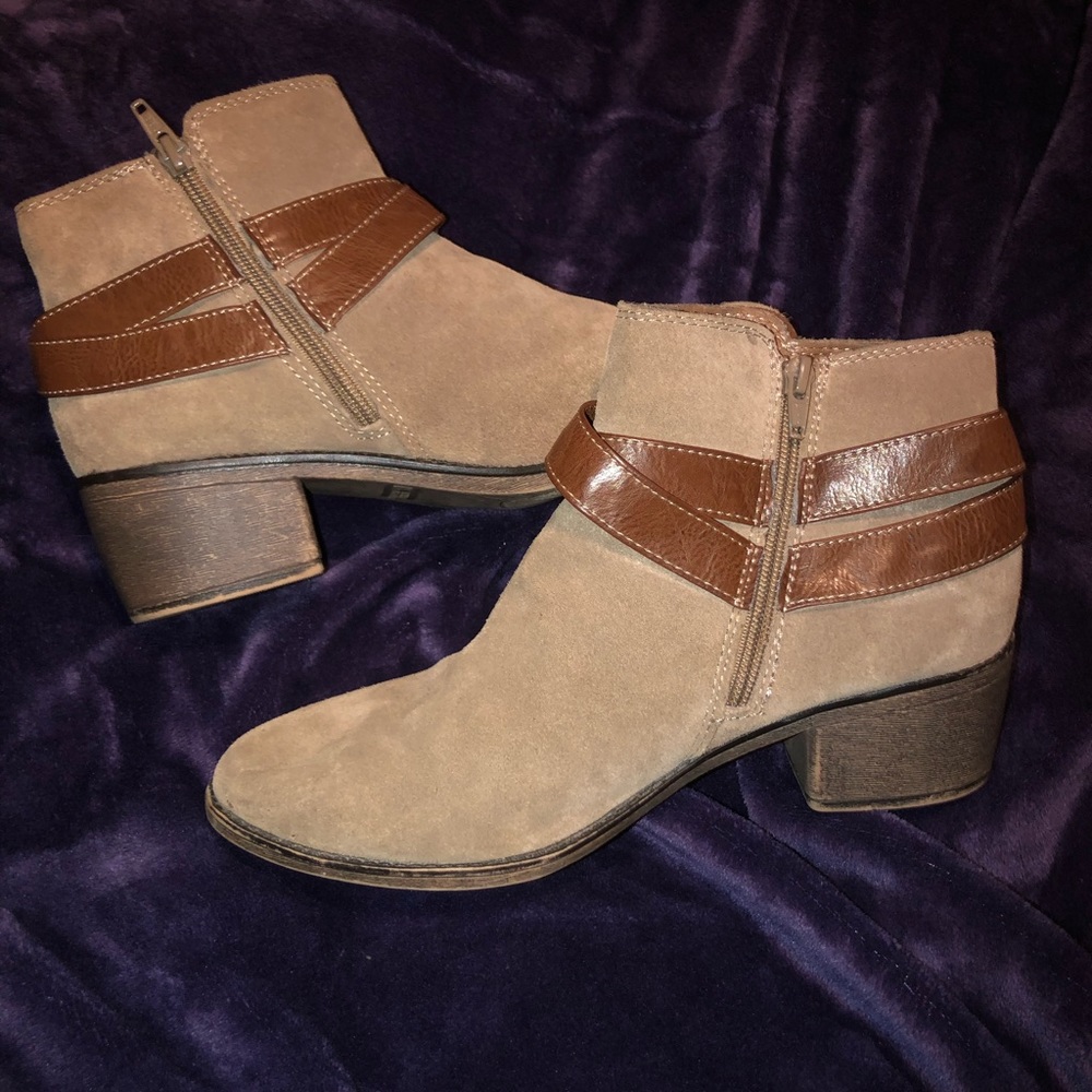 White Mountain Boots sz 9.5 M